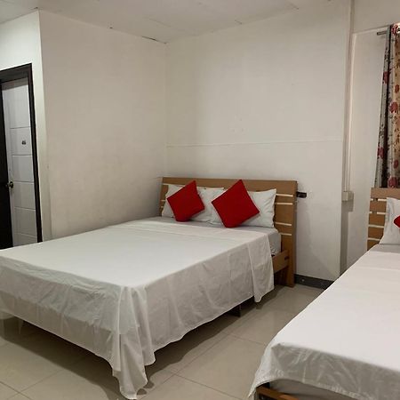 Lucky Hotel Манила Экстерьер фото